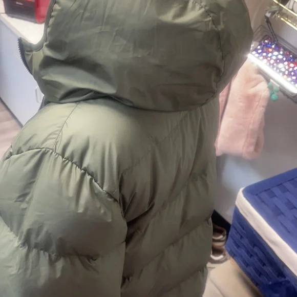 NIKE OLIVE 🫒 GREEN PUFFER